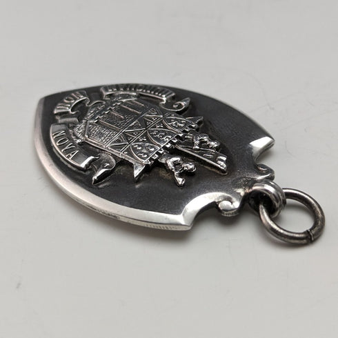 1928年 英国ヴィンテージ 純銀製シールド型フォブ Fattorini & Sons ケース入